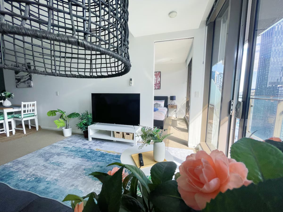 H-level city view2BR 2BTH near Crown Free Parking — photo 5 of 29