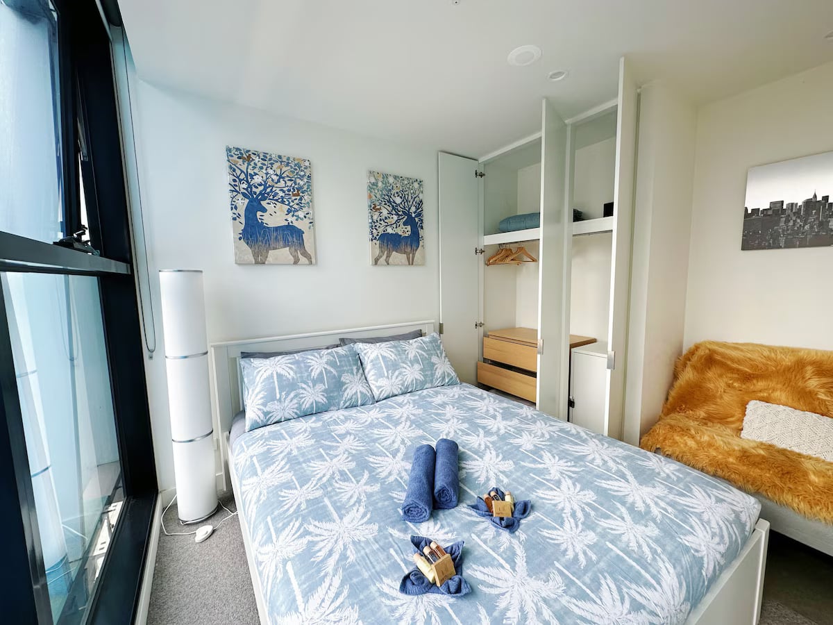 Quiet Sunny Convenient CBD 1B perfect LongStay Apt — photo 5 of 33