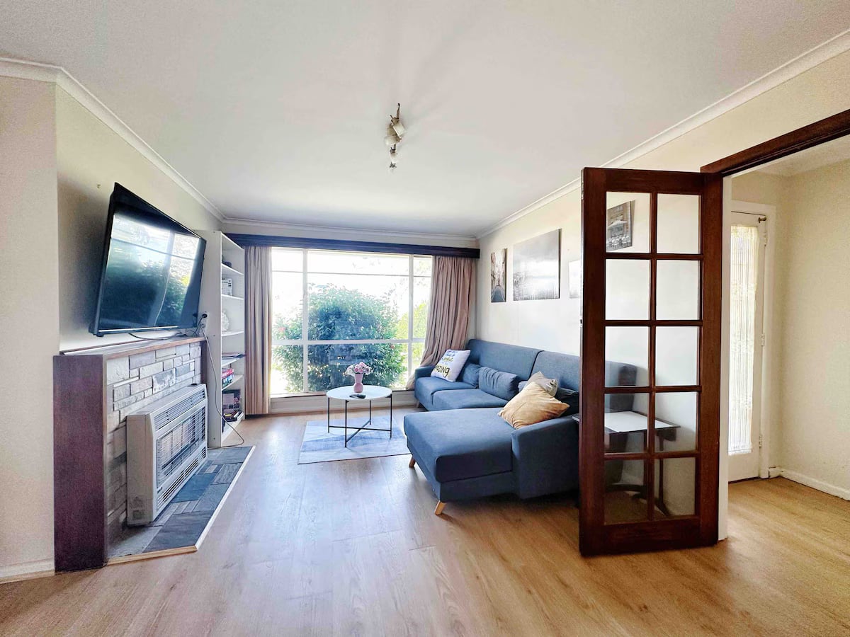 3B House @ Mt Waverley w BoardGames&BigTV in Mount Waverley
