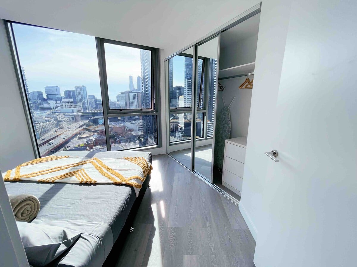 Great view 1-bedroom Close to Crown & Everything — photo 4 of 23