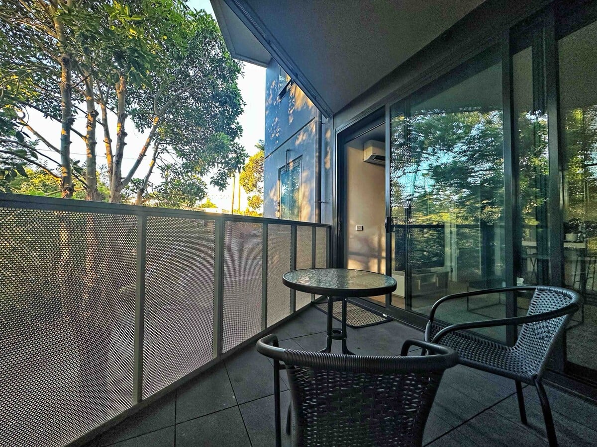 Cozy Conv 2B w FreePark nr trains Perf 4 Long Stay — photo 3 of 36