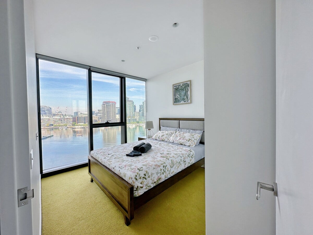 Amaze Water/Harbor View 2B2B w Free Park@Docklands — photo 4 of 48