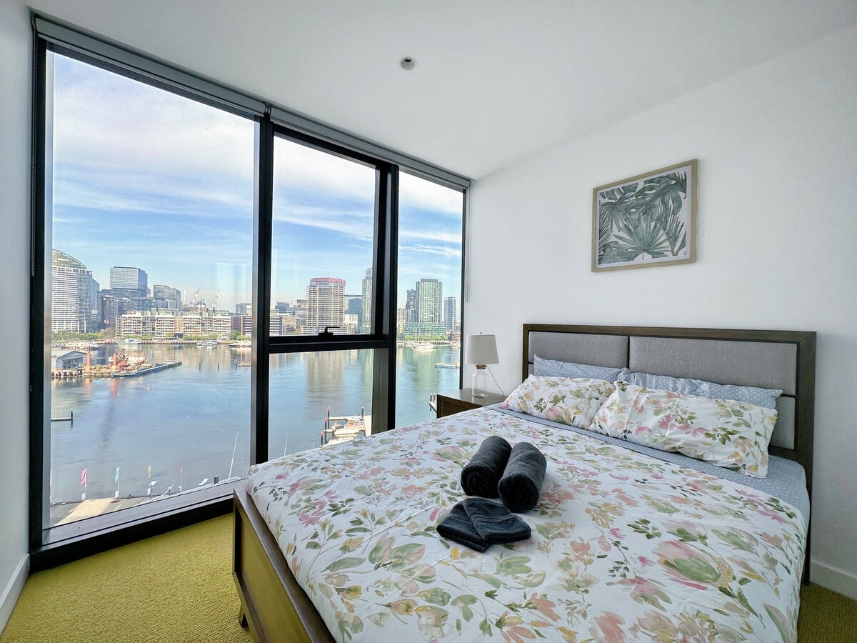 Amaze Water/Harbor View 2B2B w Free Park@Docklands — photo 5 of 48