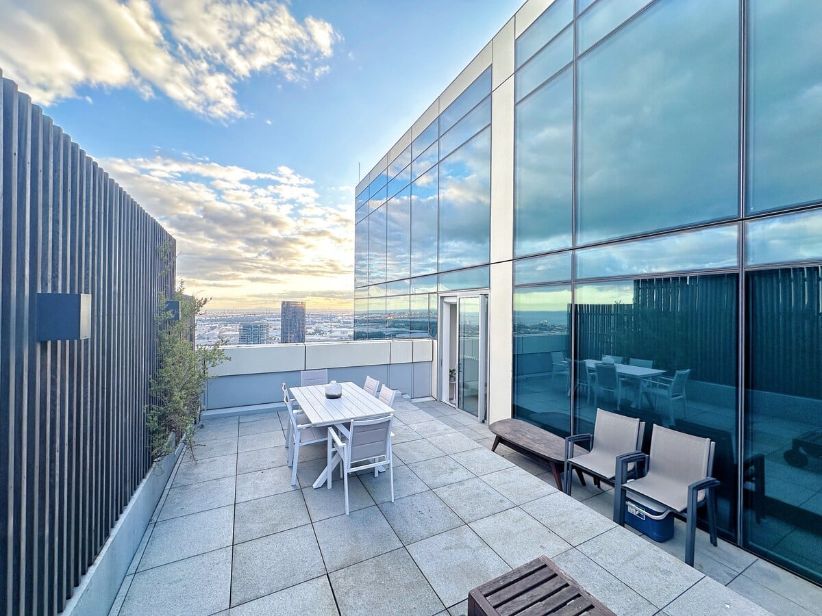 Amazing View H-level 2 Balconies 3B2B w Free Park in Docklands
