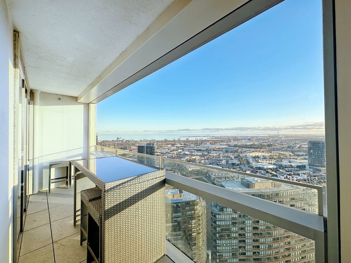 Amazing View H-level 2 Balconies 3B2B w Free Park — photo 3 of 51