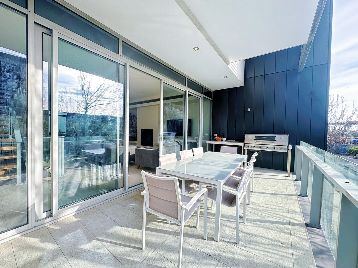 Waterside Luxury Townhouse: 4BR 3.5Bth 2Bal 2Park — photo 4 of 68