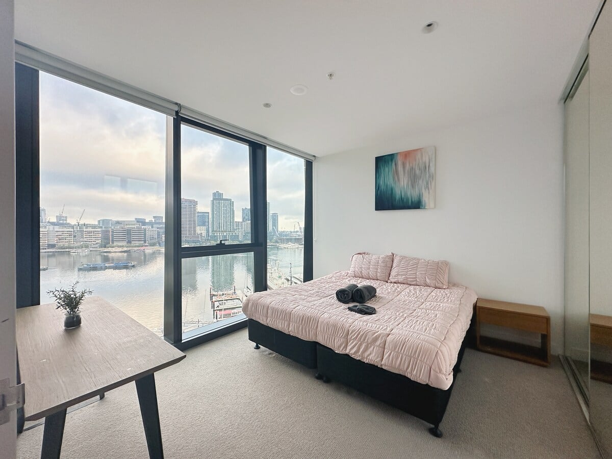 Amaze Water/Harbor View 2B2B w Free Park@Docklands — photo 2 of 33