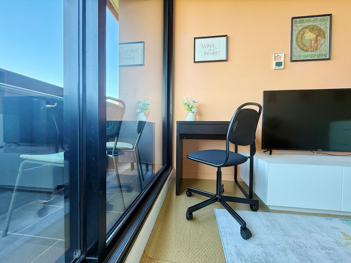 AmazingViewCozy 1B1B CloseEverything Perf4LongStay — photo 3 of 26