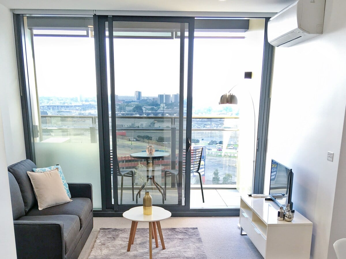 Amaze View Cozy Conv 2B1B w Balcony @FreeTramZone — photo 2 of 24