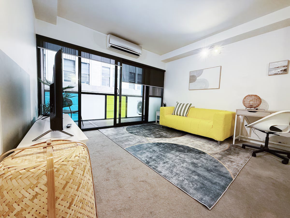 Center CBD 2B near Chinatown & in a quiet street in Melbourne