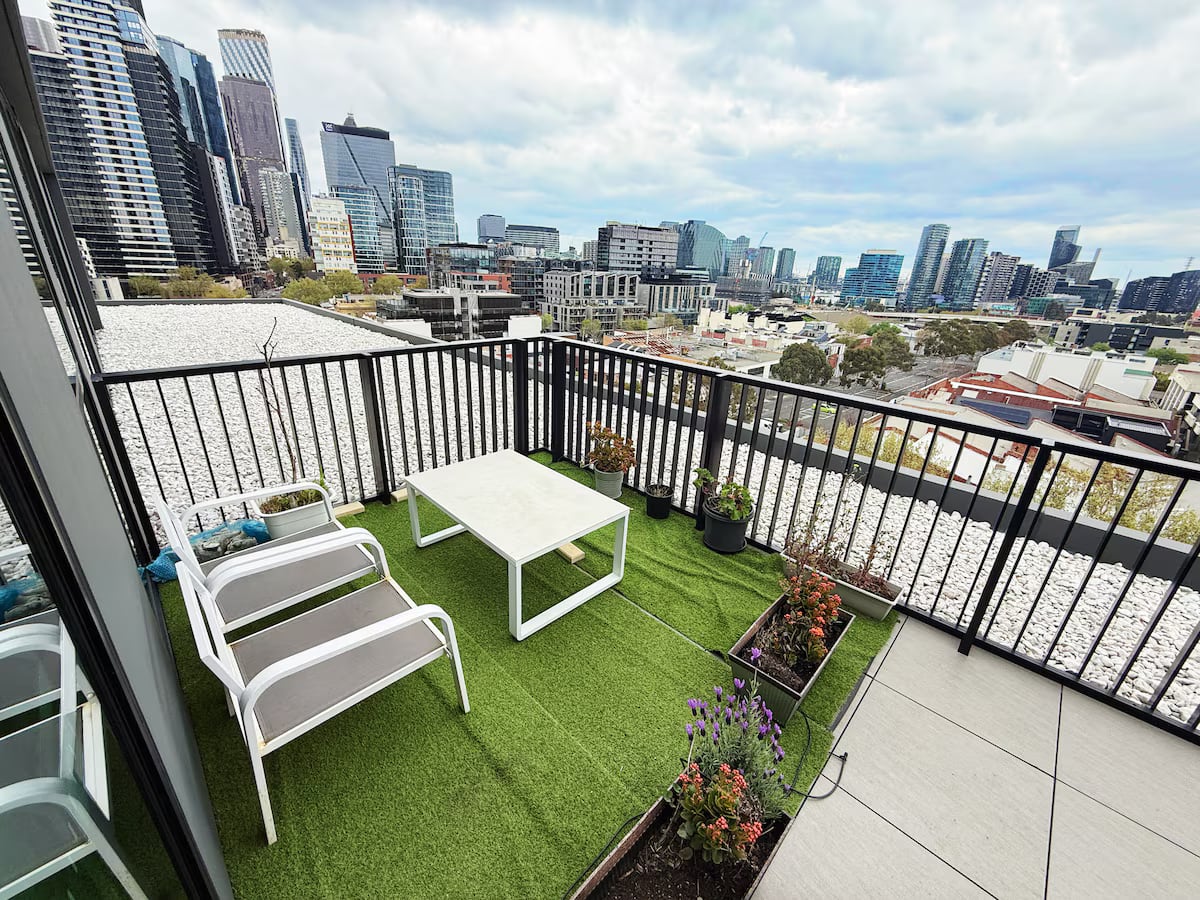 AmazeView1B Penthouse &FreeParking Perf 4 LongStay — photo 2 of 26