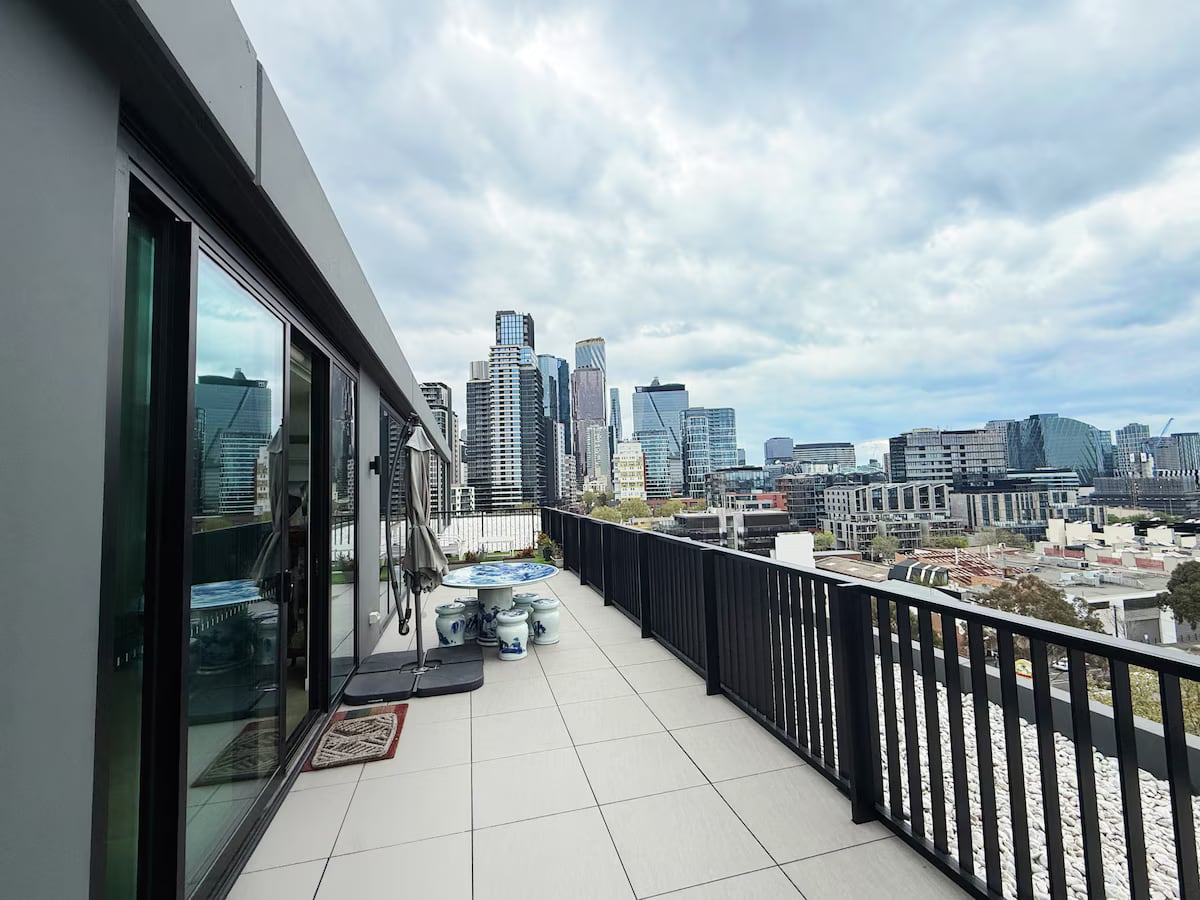 AmazeView1B Penthouse &FreeParking Perf 4 LongStay — photo 3 of 26