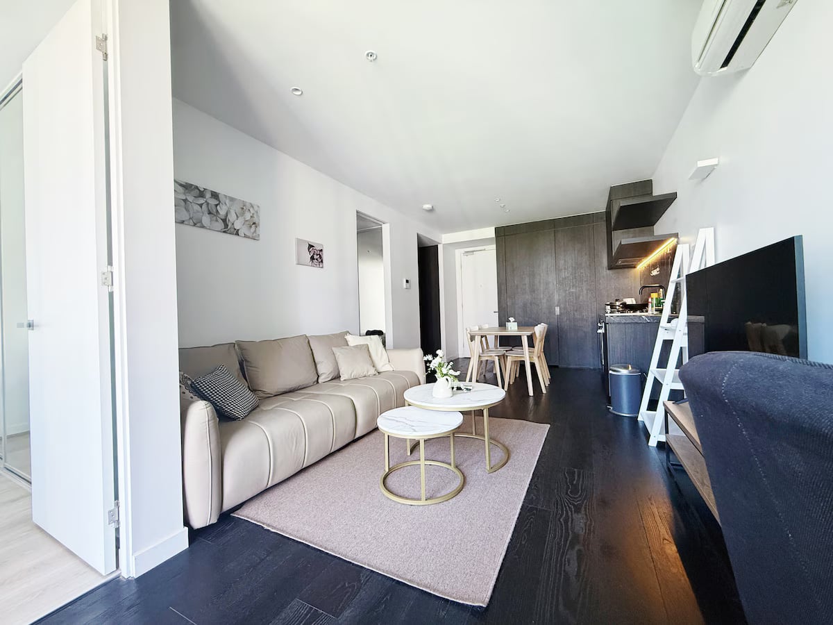 Cozy 2B1B close MelUni+Hospital+CBD & Free Parking — photo 2 of 26