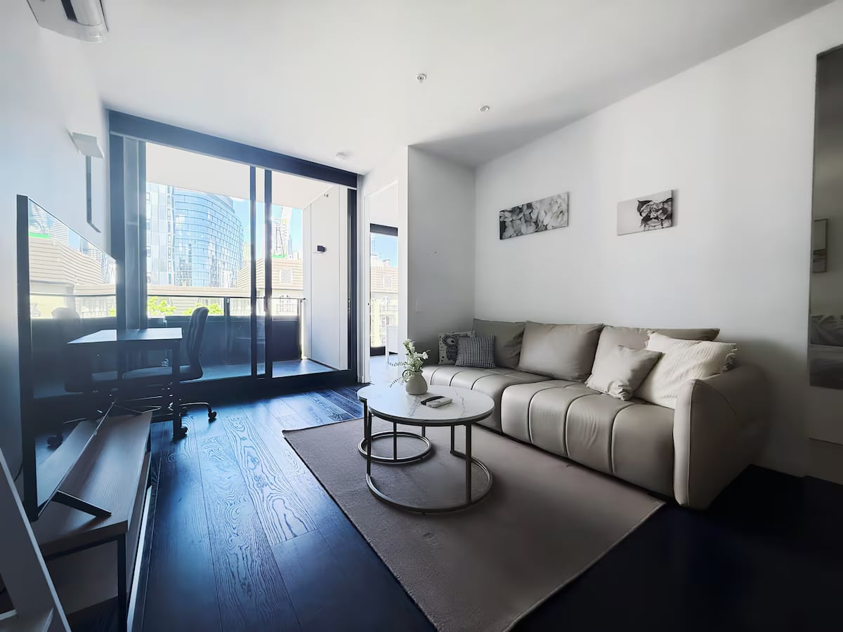 Cozy 2B1B close MelUni+Hospital+CBD & Free Parking — photo 3 of 26