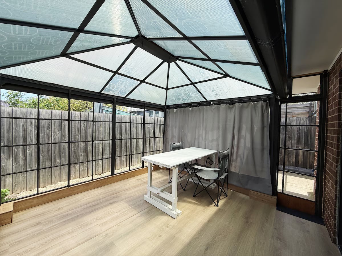 Lovely 3B townhouse close 2 TrainStation & Airport — photo 2 of 44