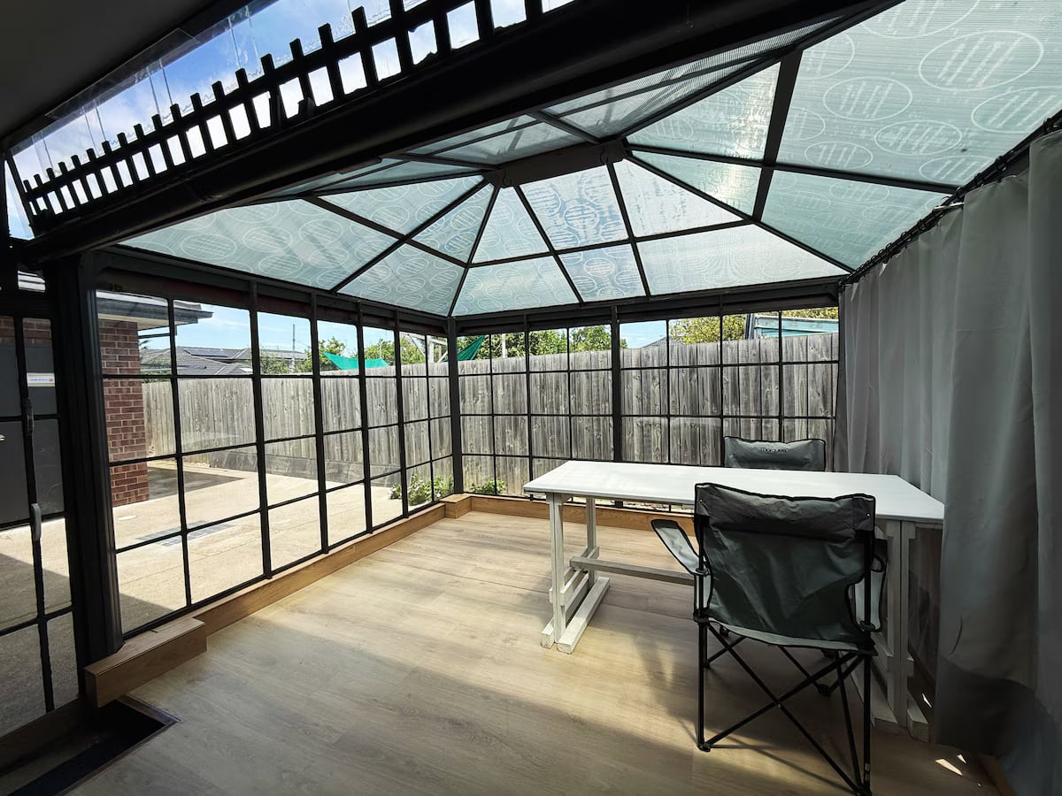 Lovely 3B townhouse close 2 TrainStation & Airport — photo 3 of 44
