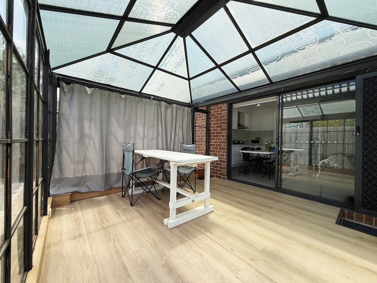Lovely 3B townhouse close 2 TrainStation & Airport — photo 4 of 44