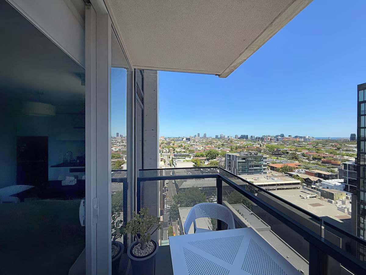 Cozy Conv 1B1B w Free Park close2 Tram/Train/shops — photo 2 of 22