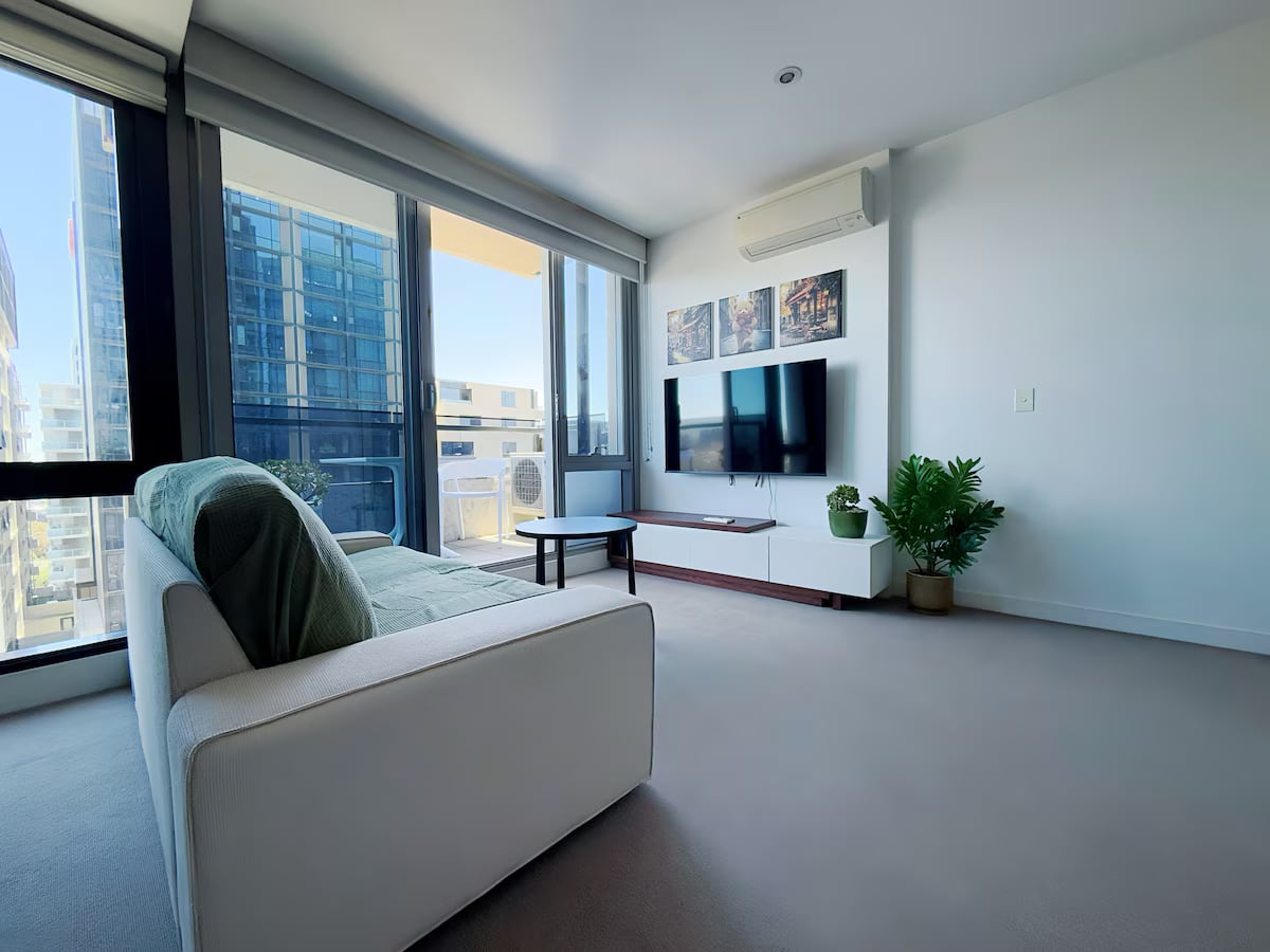 Cozy Conv 1B1B w Free Park close2 Tram/Train/shops — photo 3 of 22