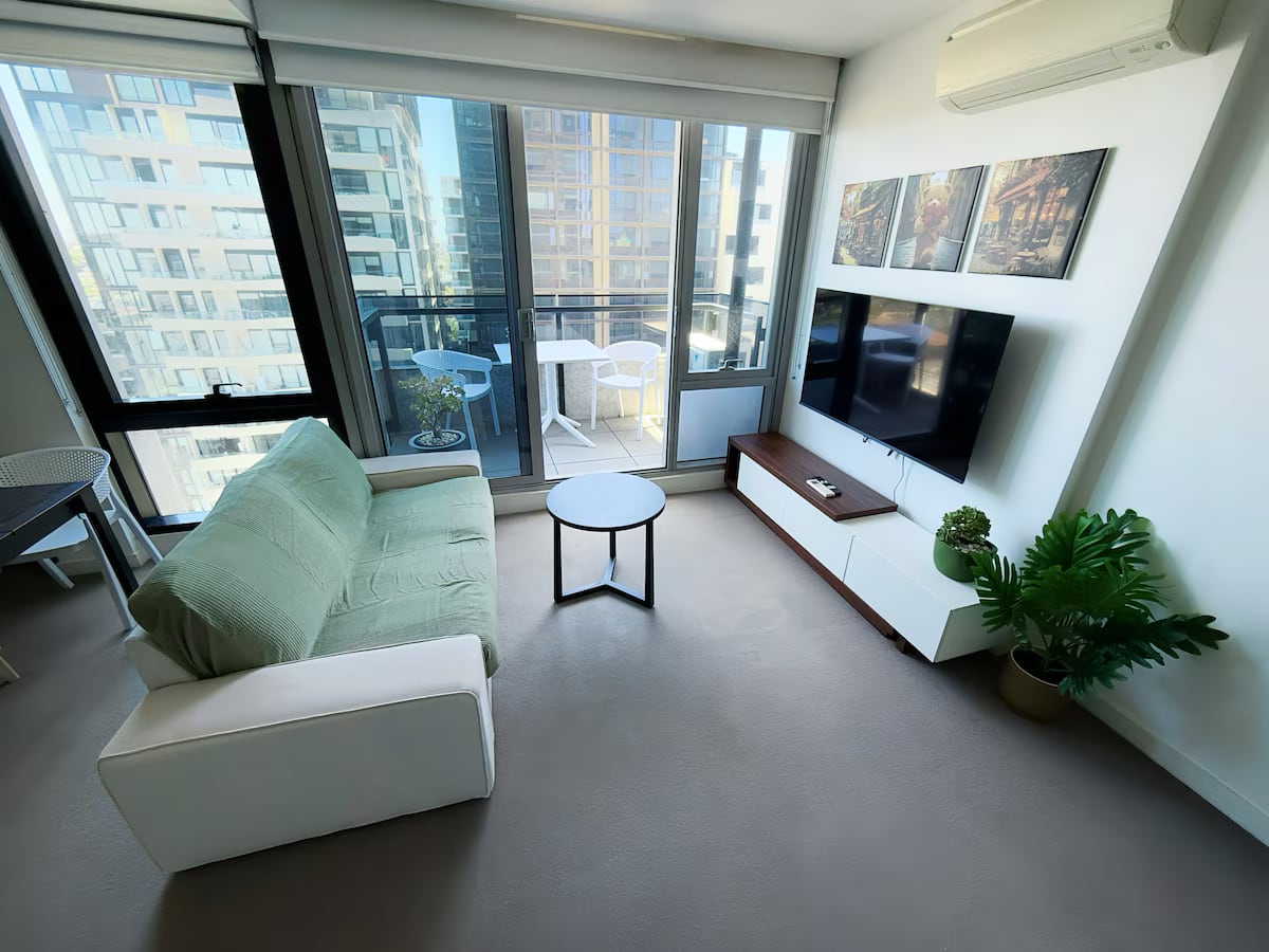 Cozy Conv 1B1B w Free Park close2 Tram/Train/shops — photo 4 of 22