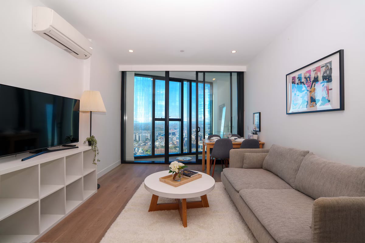 Amazing View High Level Cozy 2B2B + Free Parking in Carlton